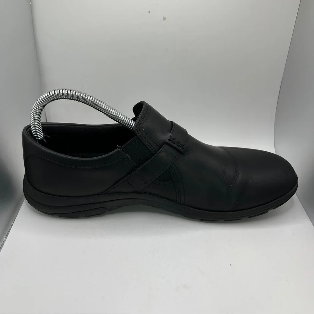 Women’s Merrell Leather Slip-On Shoes Size 9.5